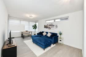 Appartement à louer pour 3 000 £GB/mois à Sunbury on Thames, Staines Road West