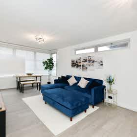 Apartamento en alquiler por 3007 GBP al mes en Sunbury on Thames, Staines Road West
