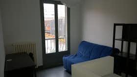 Studio for rent for €540 per month in Villeurbanne, Rue du Progrès