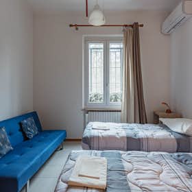 Apartment for rent for €1,500 per month in Bologna, Via Anna Grassetti
