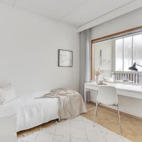 Private room for rent for €579 per month in Helsinki, Klaneettitie