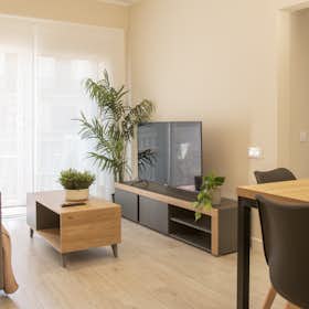 Apartment for rent for €2,000 per month in Barcelona, Carrer de Tamarit
