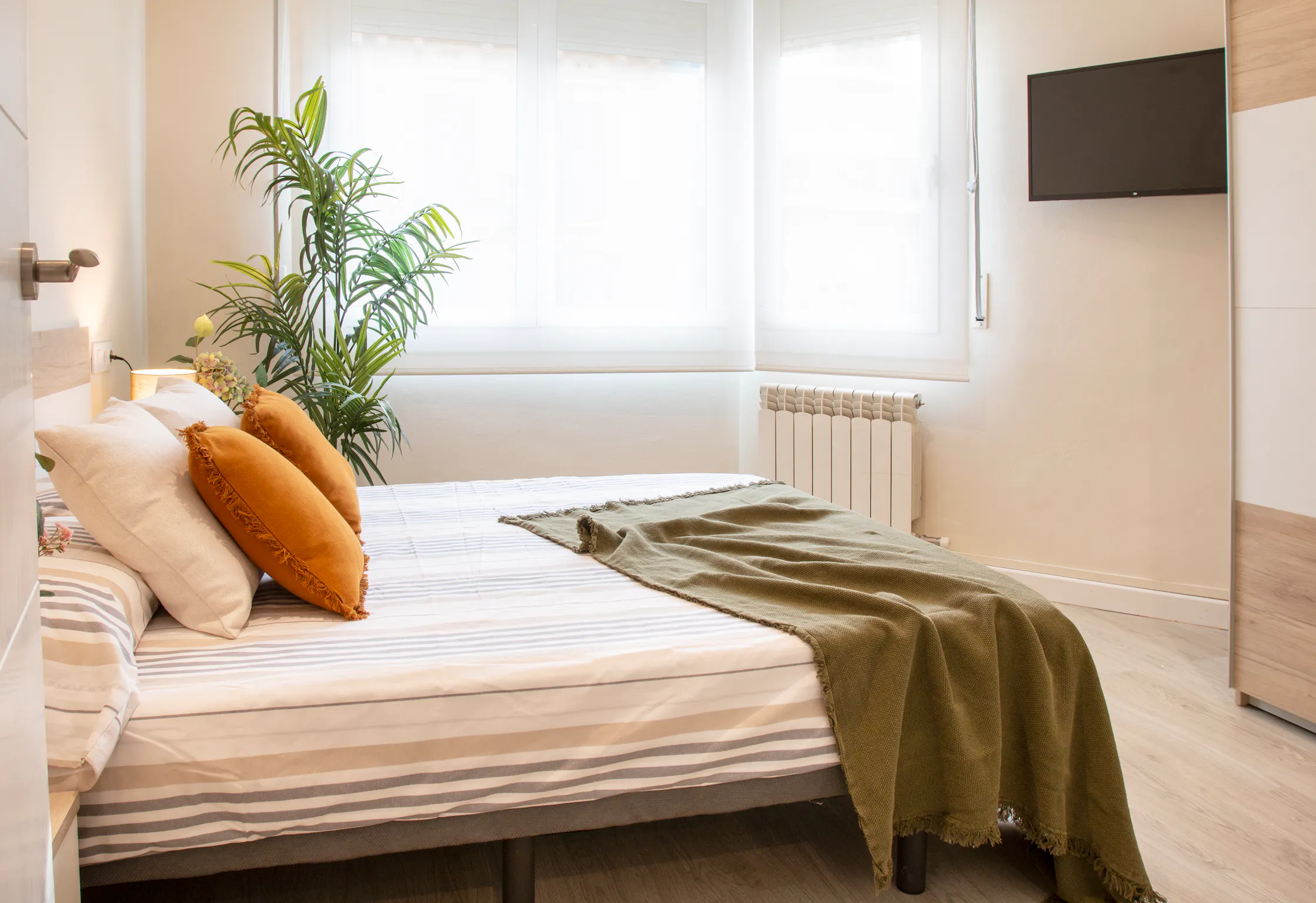 3-Bedroom Apartment in Carrer de Tamarit, Barcelona (1260594) ROOM 1