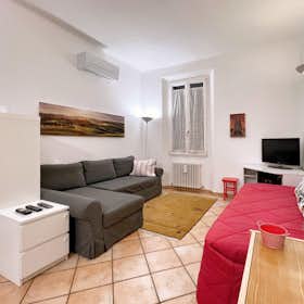 公寓 正在以 €1,950 的月租出租，其位于 Bologna, Via Mascarella