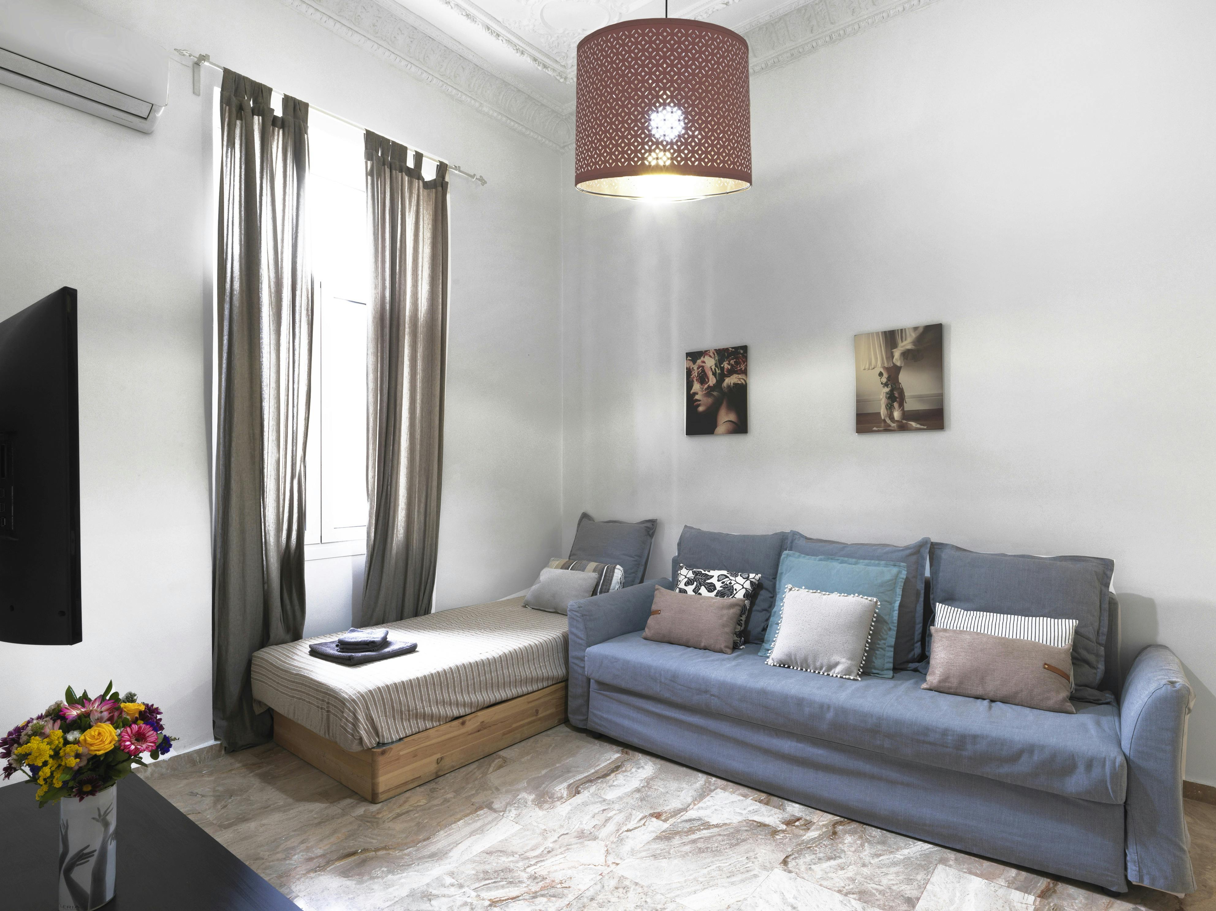 Studio à louer pour 900 €/mois à Athens, Leontiou