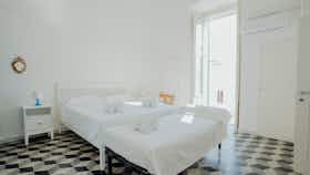 公寓 正在以 €723 的月租出租，其位于 Monopoli, Via Camillo Benso di Cavour
