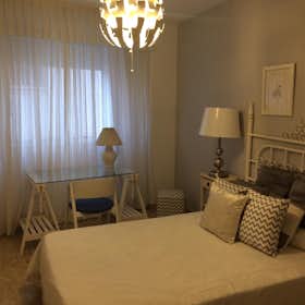 Private room for rent for €515 per month in Sevilla, Calle Gustavo Bacarisas
