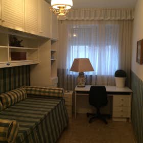 Private room for rent for €495 per month in Sevilla, Calle Gustavo Bacarisas