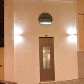 House for rent for €1,600 per month in Lisbon, Rua Damasceno Monteiro