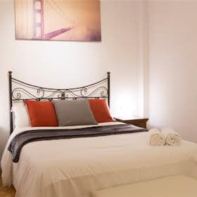 Apartment for rent for €1,850 per month in Madrid, Calle de la Cruzada