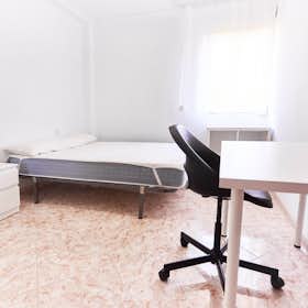Private room for rent for €475 per month in Sevilla, Calle Francisco Carrera Iglesias