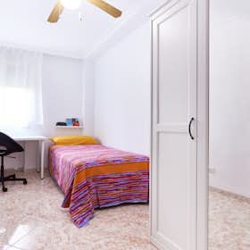 Private room for rent for €455 per month in Sevilla, Calle Francisco Carrera Iglesias