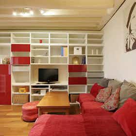 Apartment for rent for €1,673 per month in Paris, Rue de Picardie