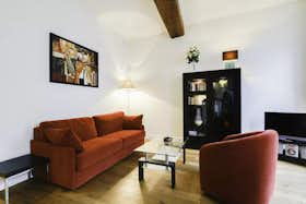 Apartment for rent for €3,472 per month in Paris, Rue du Dragon