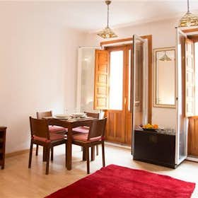 Apartment for rent for €1,800 per month in Madrid, Calle de la Escalinata