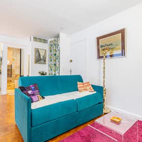 Apartment for rent for €2,535 per month in Paris, Boulevard de Grenelle