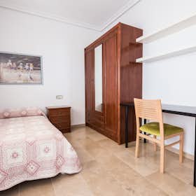 Private room for rent for €460 per month in Sevilla, Calle Hernán Ruiz