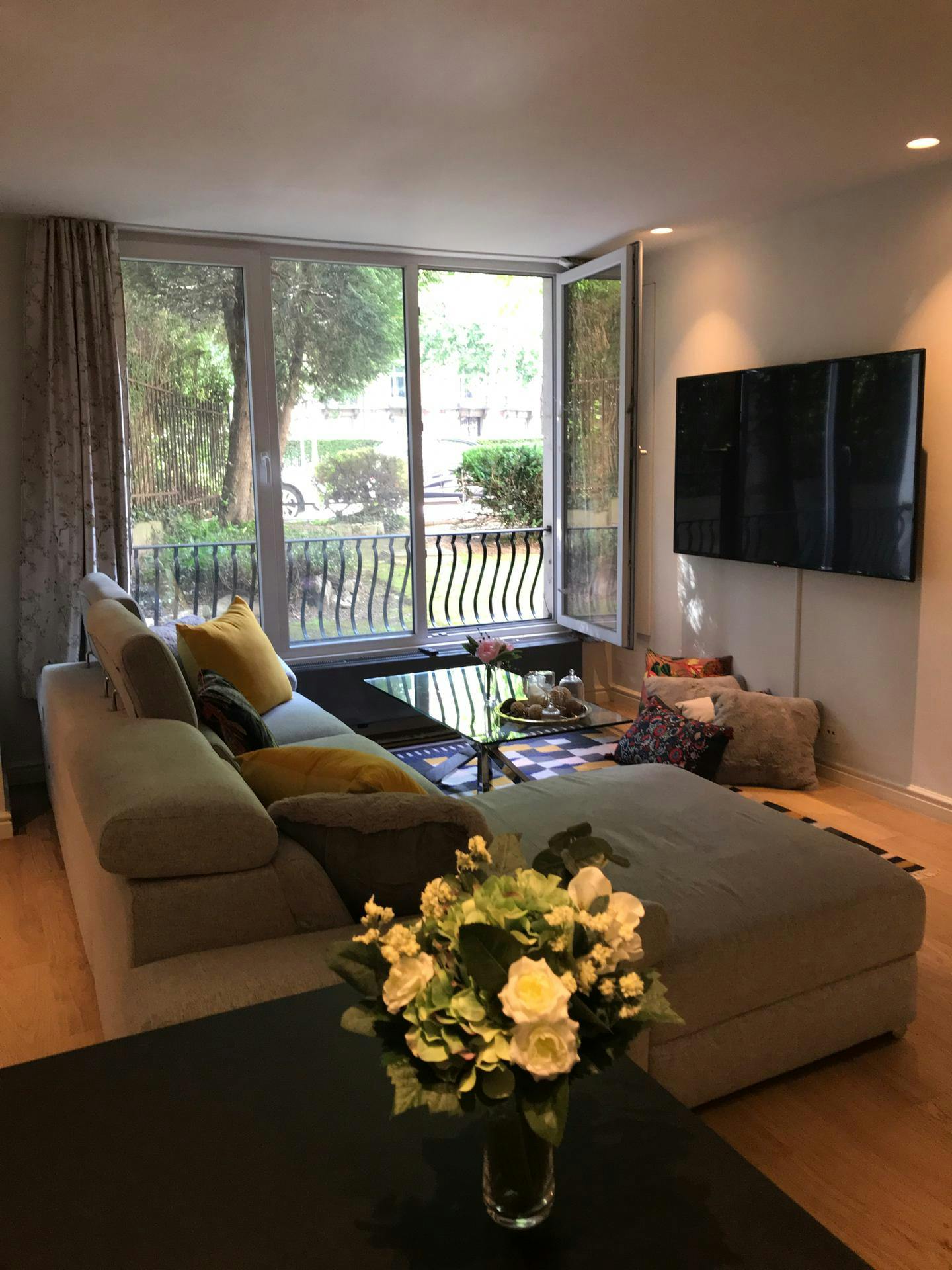 preview gallery tile