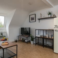 Apartment for rent for €1,950 per month in Kassel, Marburger Straße