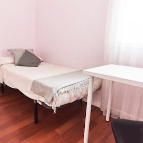 Private room for rent for €360 per month in Sevilla, Calle Virgen de Robledo