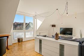 Appartement te huur voor € 2.200 per maand in Kassel, Kirchditmolder Straße