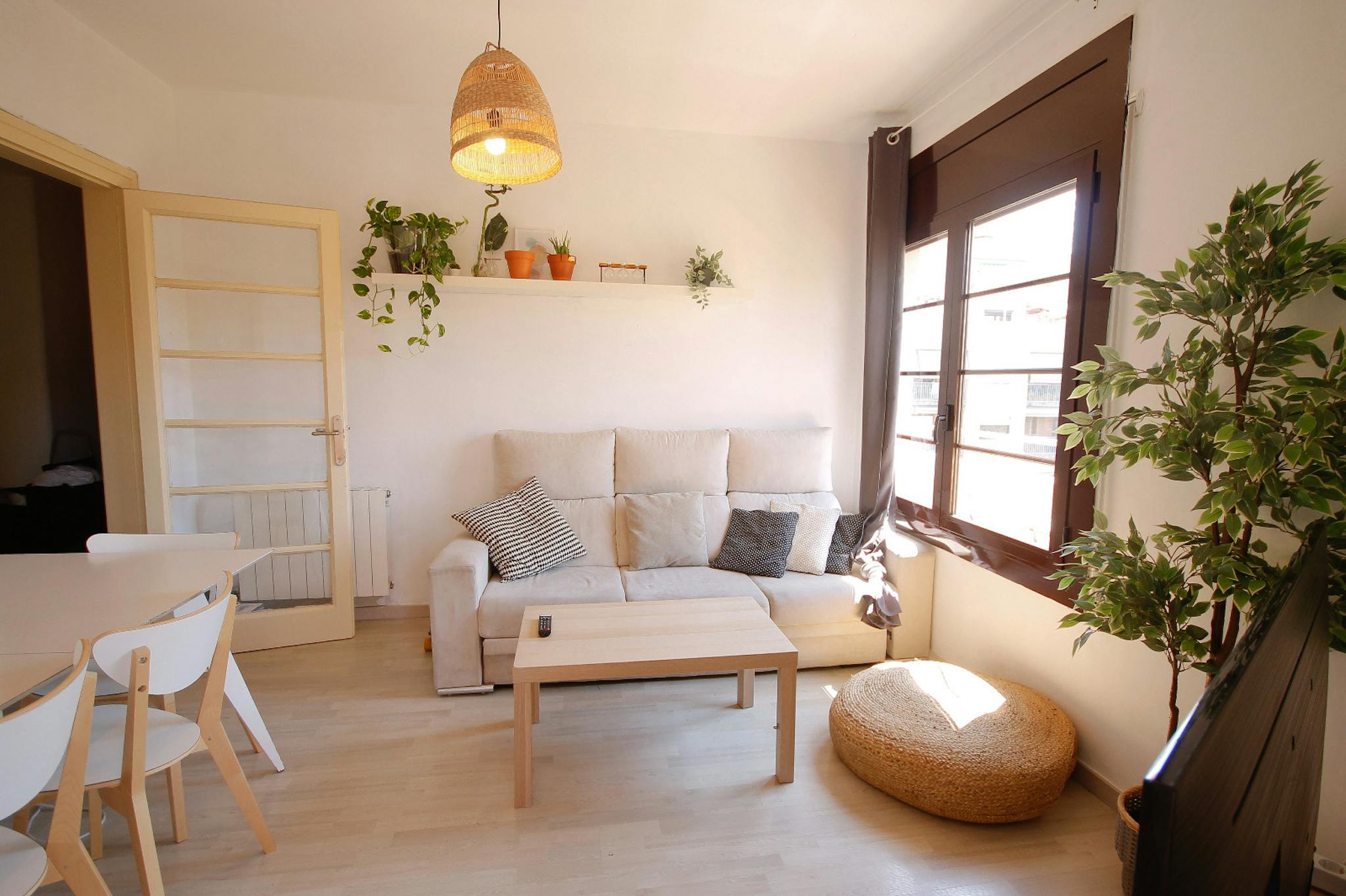 Carrer de Villarroel, Barcelona preview