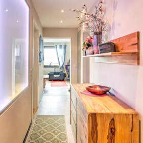 Apartment for rent for €2,950 per month in Ostfildern, Sillenbucher Straße