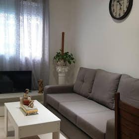Apartment for rent for €2,100 per month in Madrid, Calle de Marcelino Roa Vázquez