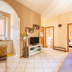 Apartment for rent for €2,500 per month in Milan, Piazzale Carlo Archinto