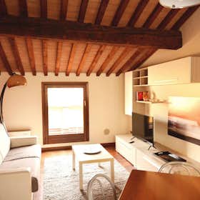 Appartement for rent for € 2.000 per month in Padova, Via Boccalerie
