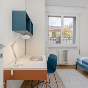 Private room for rent for €677 per month in Padova, Via Leonardo Emo Capodilista