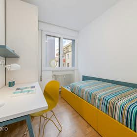 Private room for rent for €627 per month in Padova, Via Leonardo Emo Capodilista