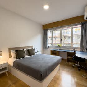 Private room for rent for €740 per month in Barcelona, Carrer de Benet Mateu