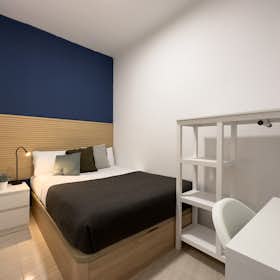 Private room for rent for €640 per month in Barcelona, Carrer d'Entença