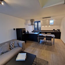 Apartment for rent for €1,790 per month in Antwerpen, Jan van Beersstraat