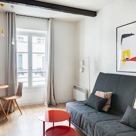 Studio for rent for €1,900 per month in Paris, Rue de Ponthieu