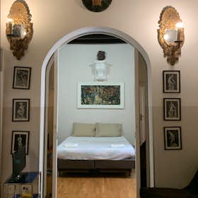 Apartment for rent for €1,650 per month in Rome, Via dell'Archetto