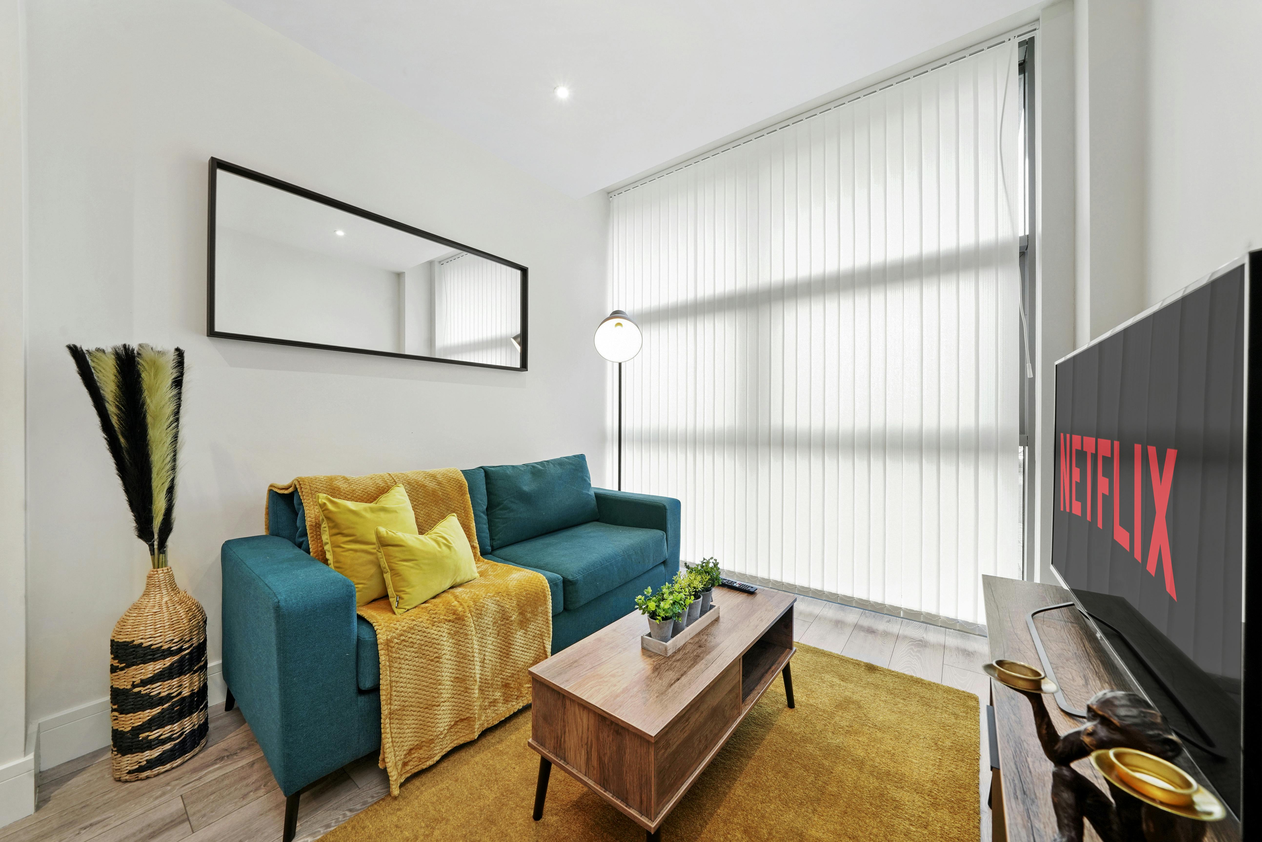 Apartment for rent for £2,850 per month in Slough, Farnham Road