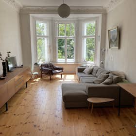 Apartment for rent for €2,780 per month in Berlin, Görlitzer Straße