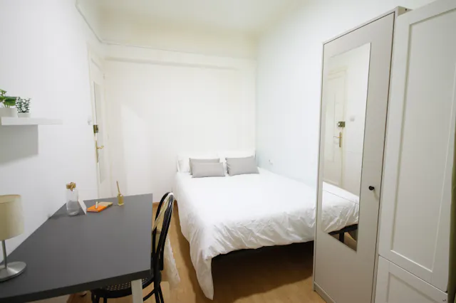 Private room in Carrer del Cinca, Barcelona (1265572) room image 1