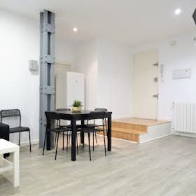 Private room for rent for €520 per month in Madrid, Calle Miguel Ángel
