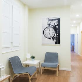 Private room for rent for €470 per month in Madrid, Avenida de la Reina Victoria
