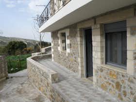 房源 正在以 €4,500 的月租出租，其位于 Geropotamos, Eparchiaki Odos Agiou Sylla-Axos