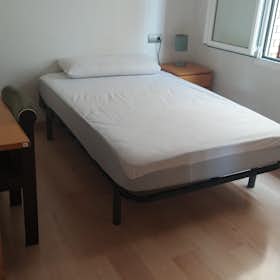 Private room for rent for €590 per month in Barcelona, Carrer d'Amílcar