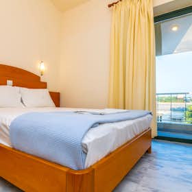Appartement te huur voor € 900 per maand in Nea Kydonia, Stalos
