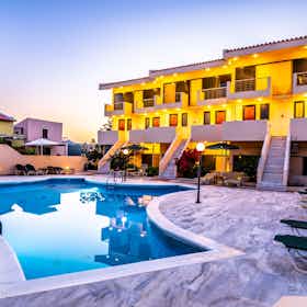 Квартира за оренду для 900 EUR на місяць у Nea Kydonia, Stalos