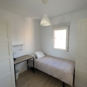 Private room for rent for €475 per month in Getafe, Calle Camelias