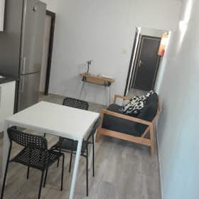 Private room for rent for €350 per month in L'Hospitalet de Llobregat, Carrer de Rafael Campalans