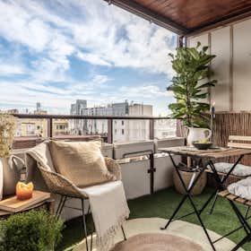 Apartment for rent for €3,657 per month in Madrid, Calle del General Pardiñas