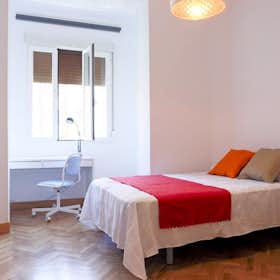 Private room for rent for €625 per month in Madrid, Calle de Ibiza